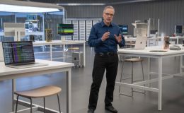 Apple’da üst düzey deprem